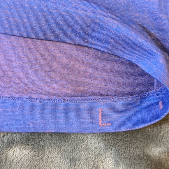 Lululemon Metal Vent Tech Short-Sleeve Shirt 
Velvet Dust / Wild Indigo

#157 - Picture 4 of 6